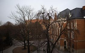 Oak Tree Old Town Apartments